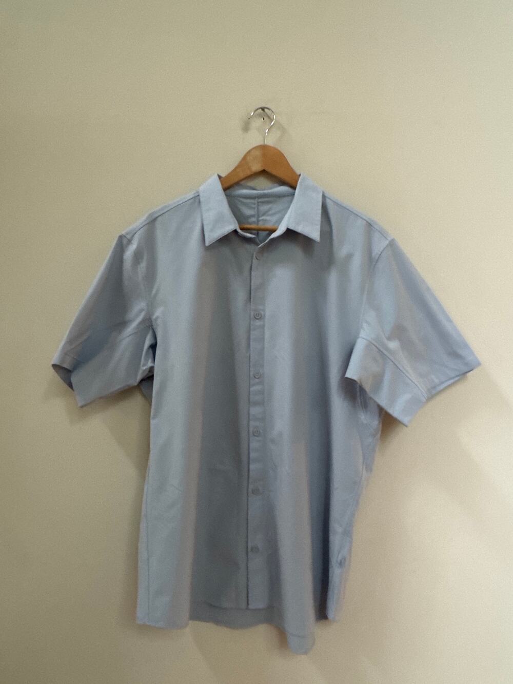 Lululemon Mens Large Intent Short Sleeve Button Down Shirt Blue Golf Casual